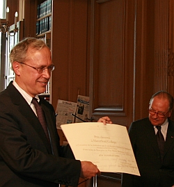 Stephen G. Emerson, recçoit un prix de la Fondation Cino del Duca, 8 juin 2010, Bibliothèque de l’Institut de France