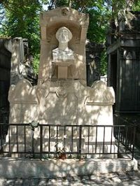 Tombe d’Alfred de Musset au cimetière du Père-Lachaise à Paris
