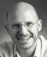 Stanislas Dehaene est chercheur en psychologie cognitive au laboratoire d’Orsay à Paris. Il est membre de l’Académie des sciences depuis 2005.