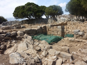 Nouveau secteur de fouilles. L’acropole ouest, bâtiment d’époque hellénistique en cours de fouilles.
