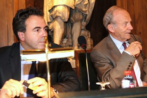 Luc Chatel et Alain Carpentier lors de la remise des prix La main à la pâte 2010