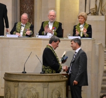 Xavier Darcos et le représentant de l’association Le Rocher, Oasis des cités