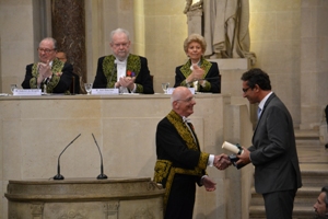 Michel Zink et le représentant du centre de Siem Reap de l’École française d’Extrême-Orient
