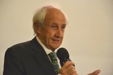 Le professeur Henry de Lumley, correspondant de l’Académie des inscriptions et belles-lettres, et directeur de l’IPH