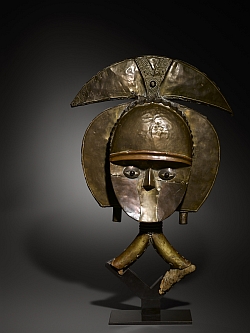 Figure de reliquaire Kota Obamba, Gabon XIXe siècle. Bois, plaque de cuivre et de laiton, fer. H.54 cm