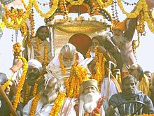 Char de procession pour le pélerinage de la Kumbhamela, en 2001