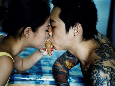 Photographie de Françoise Huguier, Projet « Vertical \/ Horizontal, Intérieur \/ Extérieur. Singapour – Kuala Lumpur – Bangkok « Middle classes » en Asie du Sud-Est à l’aube du XXIe siècle », prix de photographie de l’Académie des beaux-arts-Marc Ladreit de La charrière 2011