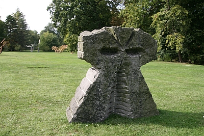 Eugène Dodeigne, Le Grand Oiseau  , Biennale de Sculpture de Yerres, septembre 2011