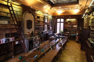 Salle de lecture de la bibliothèque Thiers, et ancien cabinet de travail de M. Thiers