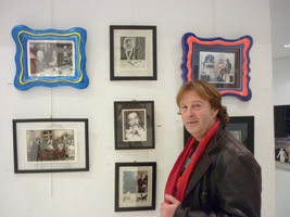 Jordi Casals, collectionneur d’environ 1 millier de photos de Dalí © EJ \/ Canal Académie à l’occasion de l’exposition Dalí à la galerie Artco en décembre 2011