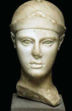 Tête d’Athéna casquée, marbre, Vers 470 - 460