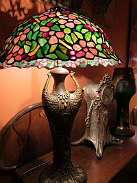 Lampe aux paons, collection 1900 de Pierre Cardin, musée Maxim’s
