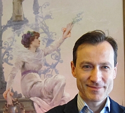 Pierre-André Hélène, directeur de la collection 1900 de Pierre Cardin, musée Maxim’s, 2012