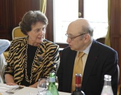 Pierre Magnard en compagnie d’Hélène Renard au colloque de la Fondation Ostad Elahi