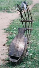 Ngwomi, un pluriarc du Gabon.