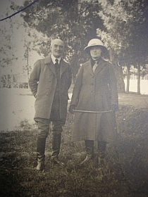 Alfred Foucher et sa femme Eugénie Bazin-Foucher, à Hérat en 1922