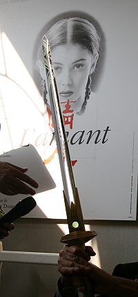 Epée d’académicien de Jean-Jacques Annaud. Installation de Jean-Jacques Annaud au sein de l’Académie des beaux-arts 28 mars 2012