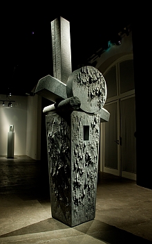 Jean-Paul PHILIPPE, "Stèle(s)", 2011, granit gris indien 290 X 111 X 80 cm
