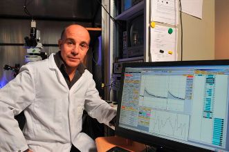 Pierre-Marie Lledo dans son laboratoire.