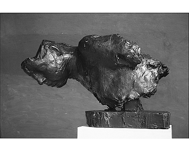 Pierre-Edouard, "Personnage arc-bouté N°2", 2010, bronze patiné foncé, 65x43x46cm