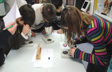 Elèves "apprentis chimistes" de la classe de Marie-Christine Cosson 2010-2011.