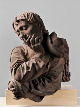 Nicolas de Leyde, Buste d’homme accoudé, Strasbourg, 1463 ( ?). Grès rose.