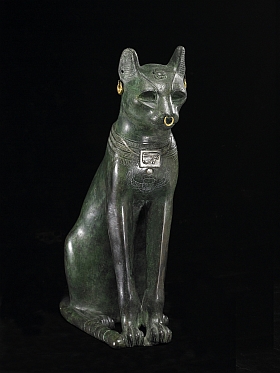 Statue de Bastet sous forme de chatte XXVIe dynastie probablement, « Bronze », 42 cm (H)  Londres, British Museum