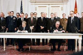 Jimmy Carter et Léonid Brejnev signent l’accord SALT II à Vienne le 18 juin 1979