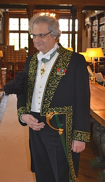 Amin Maalouf dans la bibliothèque de l’Institut de France