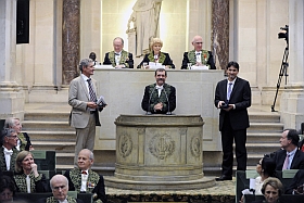 Philippe Bouyer et Christophe Salomon sont les lauréats du Prix scientifique 2012 de la Fondation Louis D., remis par Alain Aspect de l’Académie des sciences