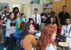 Les étudiants du CAVILAM dans les locaux de Canal Académie