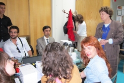 Les étudiants du CAVILAM avec Hélène Renard à Canal Académie