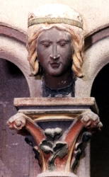 Semur, détail d’une tête du choeur