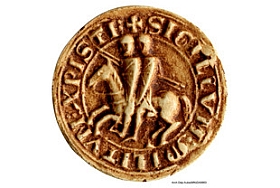 Moulage de l’avers de la boule de l’ordre du Temple représentant deux cavaliers sur un même cheval. Symbole de la double identité templière, ce sceau évoque l’association du moine et du soldat, unis pour la défense des Lieux saints.