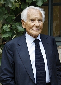 Jean d’Ormesson, de l’Académie française, l’Institut de France, après son entretien au studio Canal Académie.