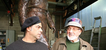Jean Cardot de l’Académie des beaux-arts (à gauche) et Carlos Feirrera, Fonderie de Coubertin, 5 novembre 2012