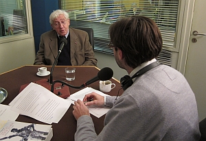 Jacques Blamont dans le studio de Canal Académie