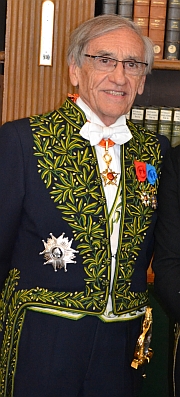 Yves Pouliquen dans la bibliothèque de l’Institut de France