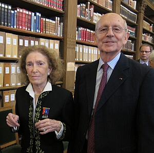 La juriste Mireille Delmas-Marty et le juge Stephen Breyer, membres de l’Académie des sciences morales et politiques, 8 avril 2013 Bibliothèque de l’Institut, Installation sous la Coupole de l’Institut de France du Juge à la Cour suprême américaine Stephen Breyer